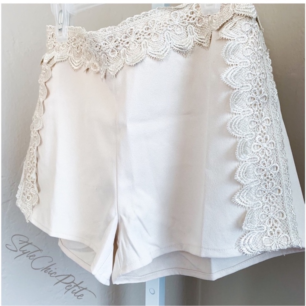 Sweet Journey Chic Cream Lace Women's High Waist Shorts Size S